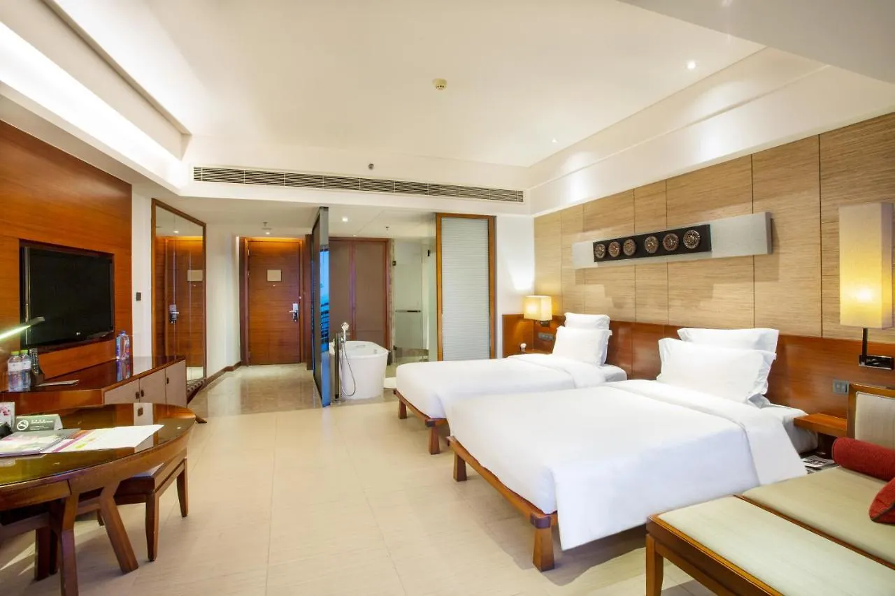 Pullman Oceanview Sanya Bay Resort & Spa 5*,  Kina