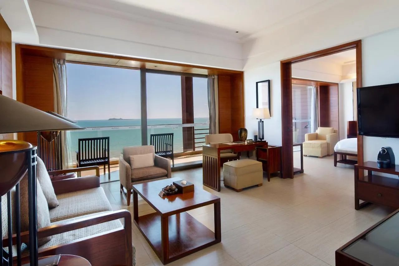 Pullman Oceanview Sanya Bay Resort & Spa 5*,