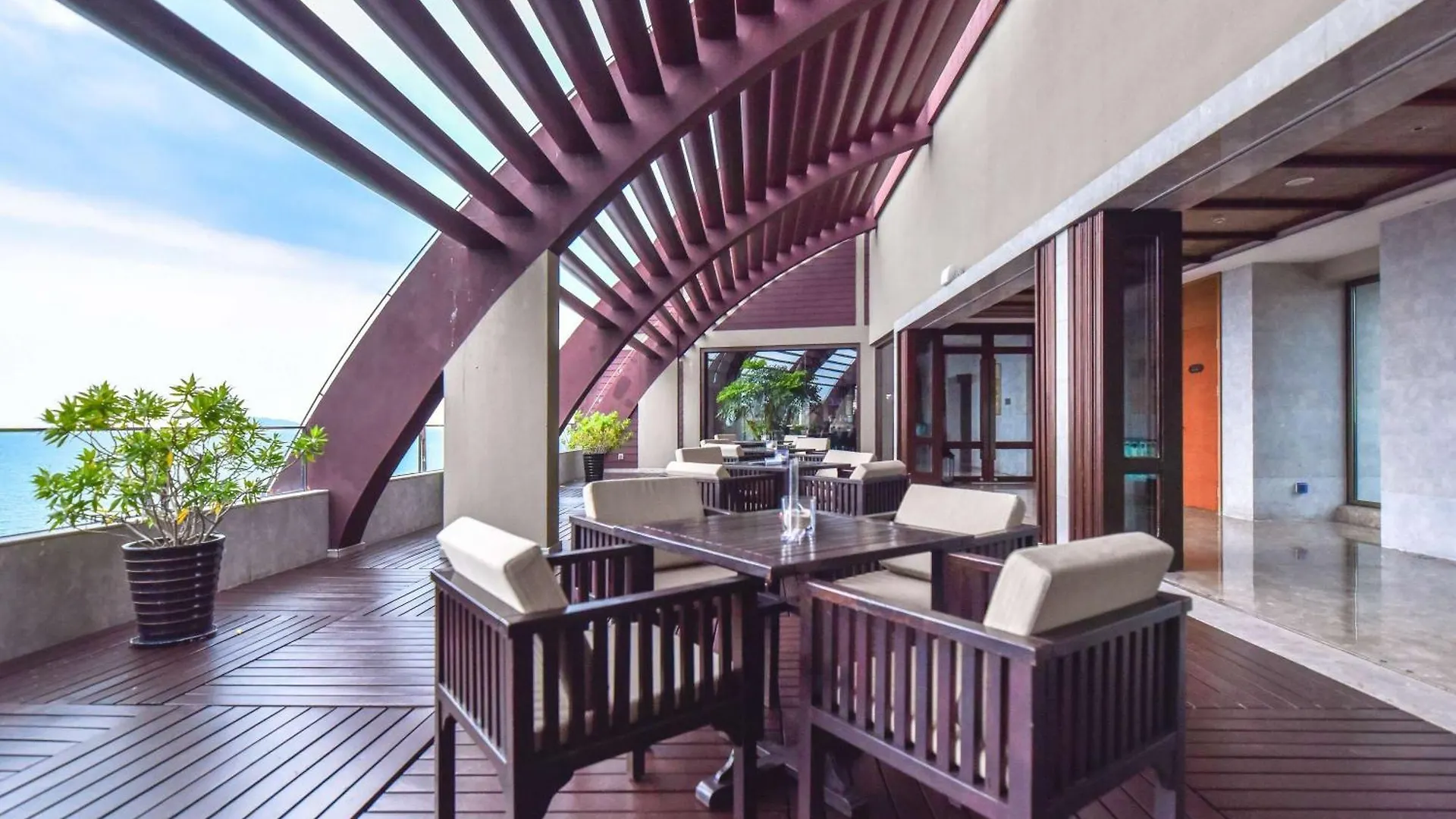 Pullman Oceanview Sanya Bay Resort & Spa China