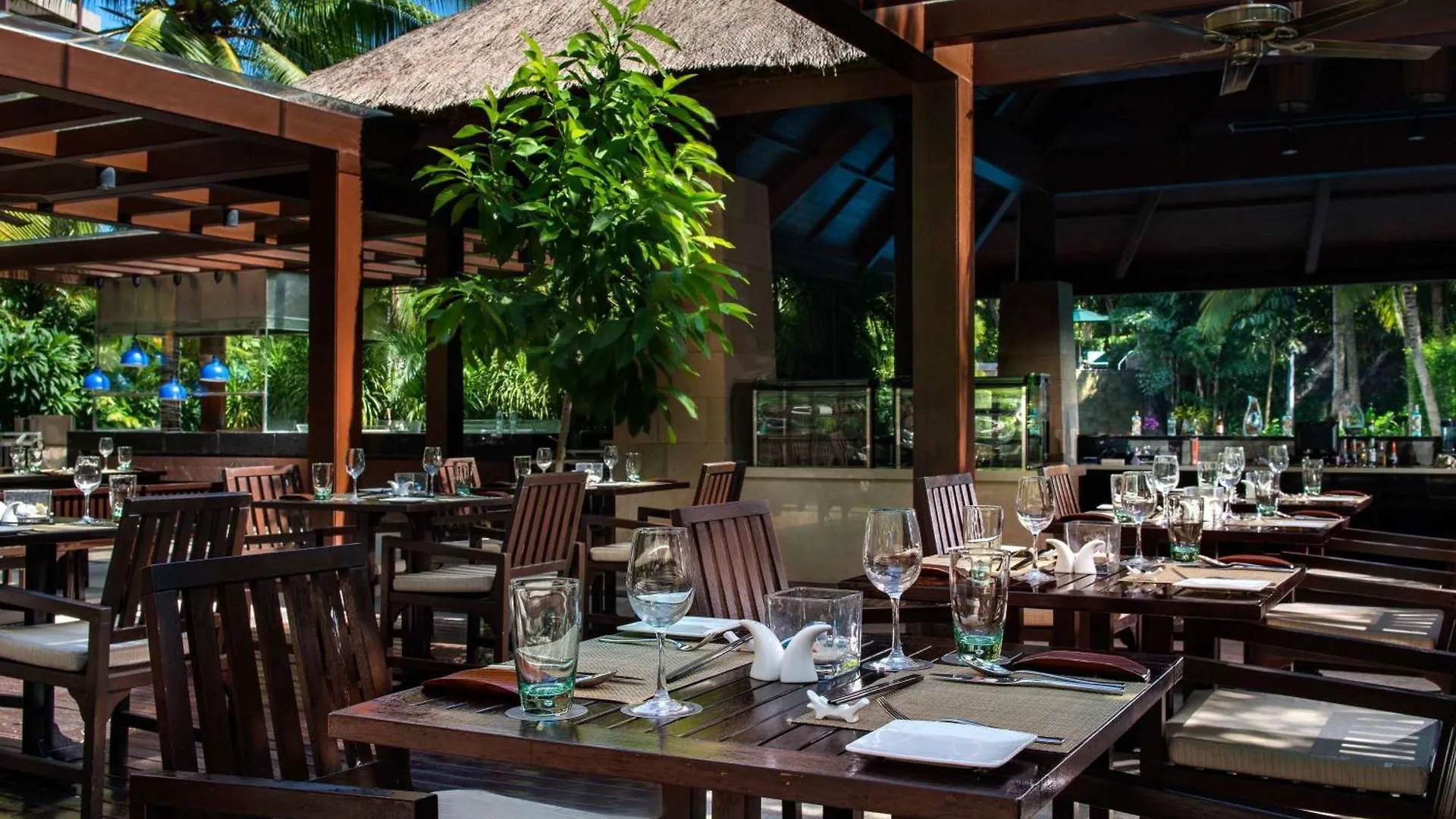 Pullman Oceanview Sanya Bay Resort & Spa Hotel
