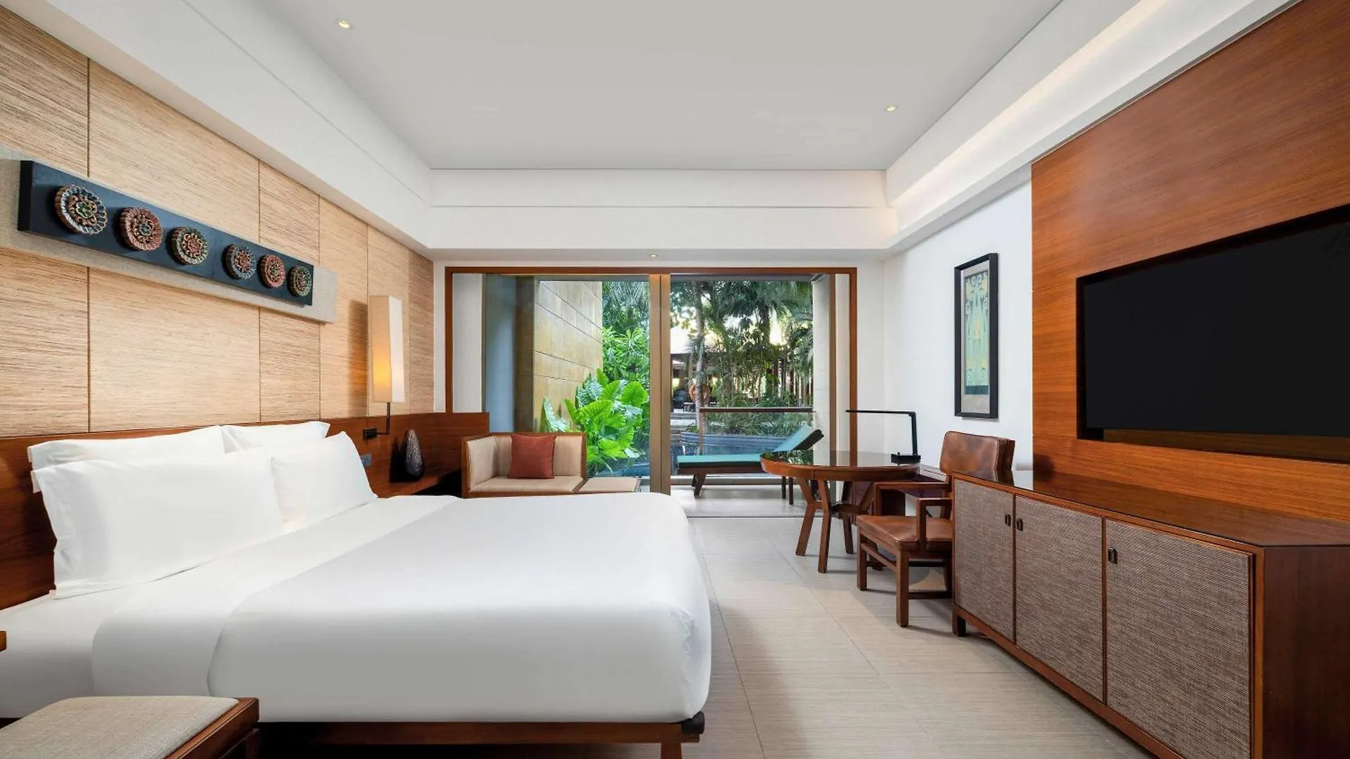 Pullman Oceanview Sanya Bay Resort & Spa
