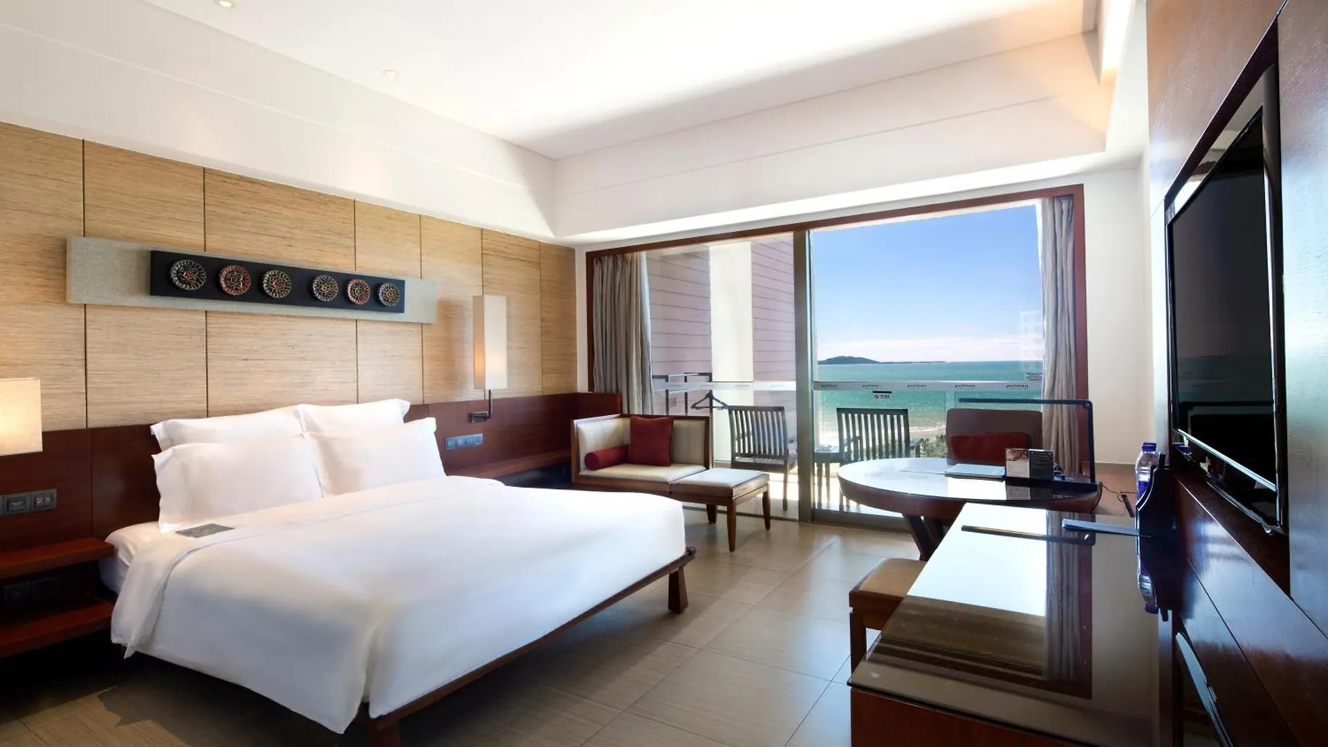 Pullman Oceanview Sanya Bay Resort & Spa Hotel