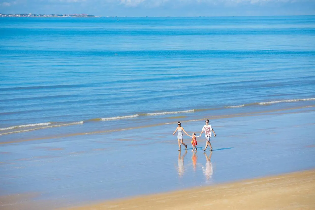 Pullman Oceanview Sanya Bay Resort & Spa 5*,