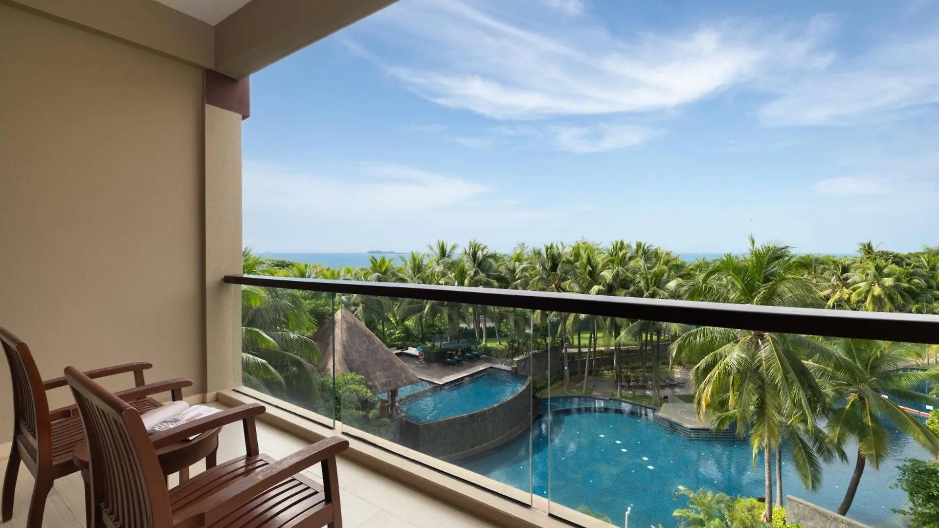 Pullman Oceanview Sanya Bay Resort & Spa Hotel