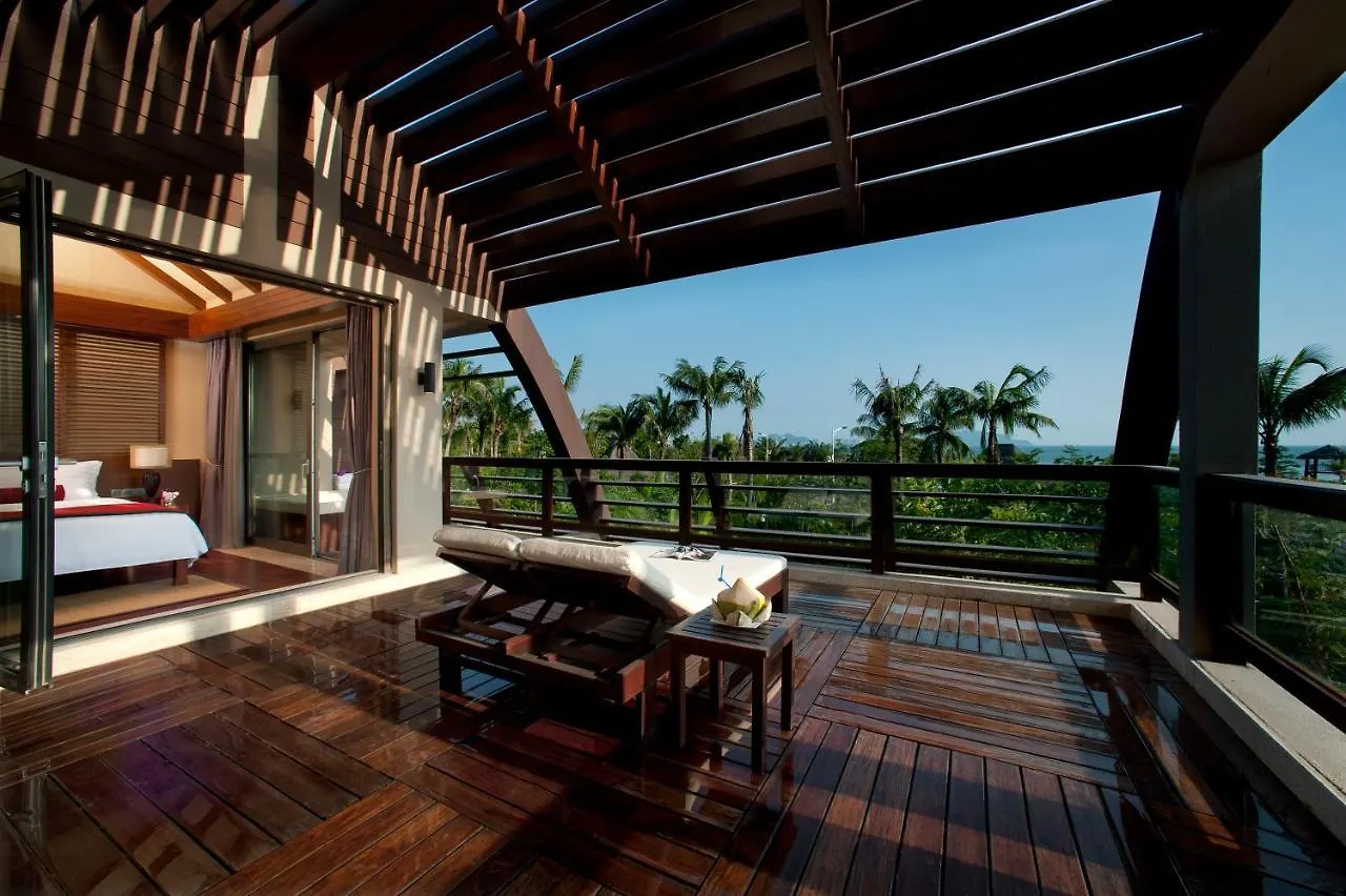 Отель Pullman Oceanview Sanya Bay Resort & Spa